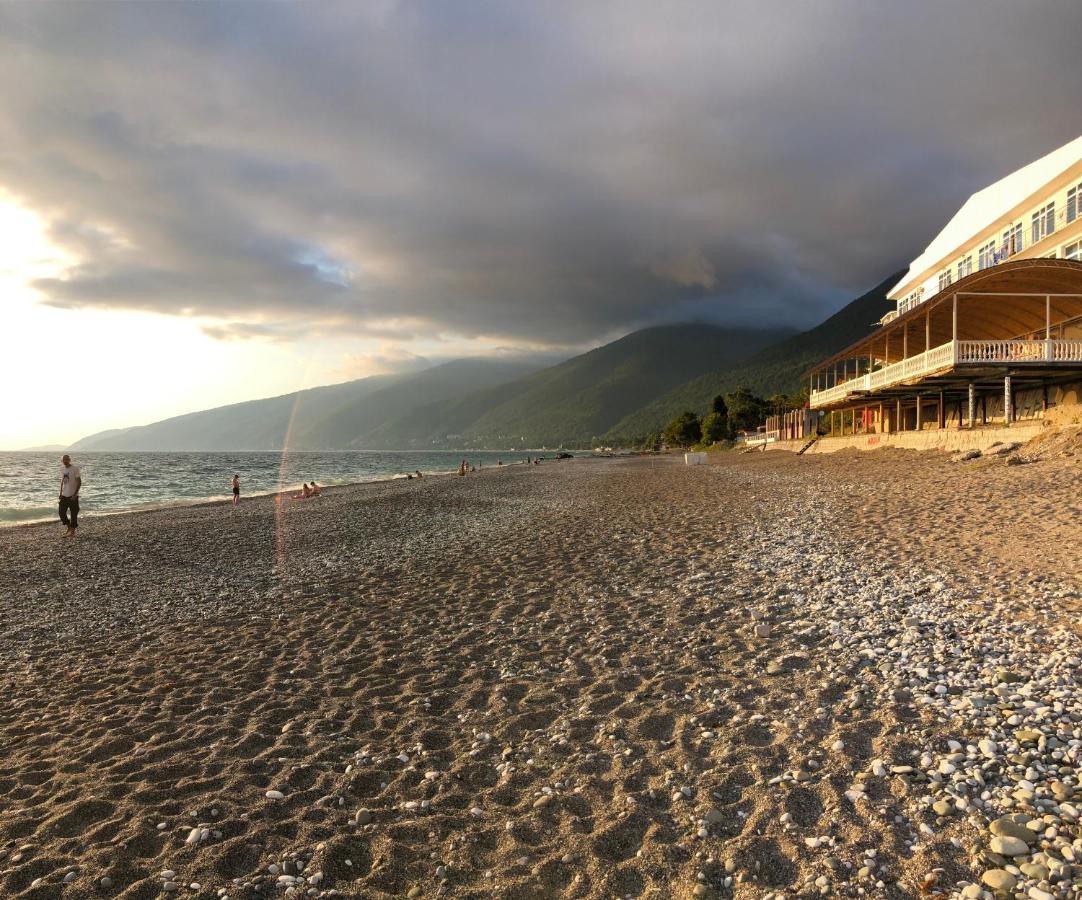 Эко Домики У Моря В Гаграх Gagra Buitenkant foto